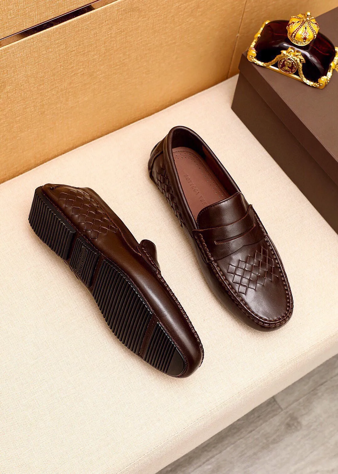 Men's shoes 💰: 500 💰💐 BV men's slip-on shoes® [BOTTEGA VENETA] official website counter new model, one-to-one mold opening ⚠Italian calfskin ➕embossed ➕cow 🐂 leather lining. Driving slip-ons, available at counters, sizes 38～44 (45🉑️customized)